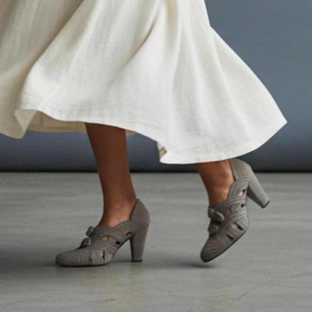 Seychelles Evelina Suede Bow Pumps Women’s Size 10 Gray Strappy Heels Anthro